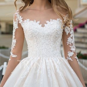 Wedding Dress!! (Size 4)